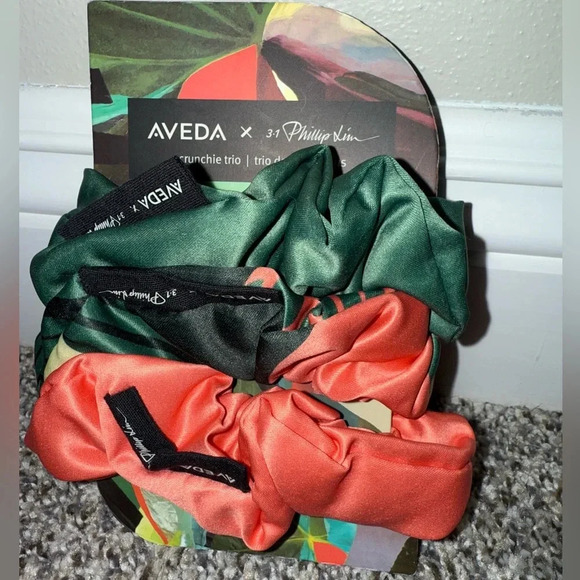 Aveda x Phillip Lim scrunchie trio - Picture 1 of 5